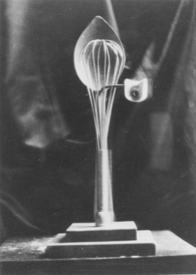 "Verge romànica" (entre el 1934 i el 1935). Fotografia de la peça desapareguda mostrada a l’exposició «Tres escultors que presenta ADLAN»